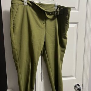 Chic Olive Green Women's Cropped Pants